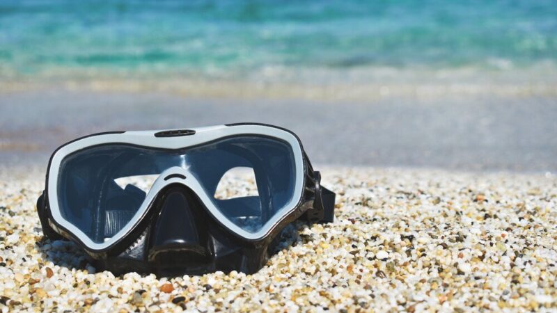 Maski do snorkelingu: jak wybrać najlepszą opcję dla dzieci i dorosłych