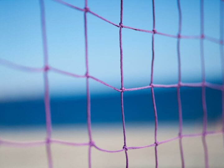 Siatka do siatkówki – jak wybrać najlepszą na zewnątrz i do ogrodu