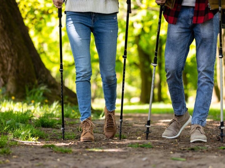 Nordic walking rano czy wieczorem – kiedy daje lepsze efekty?