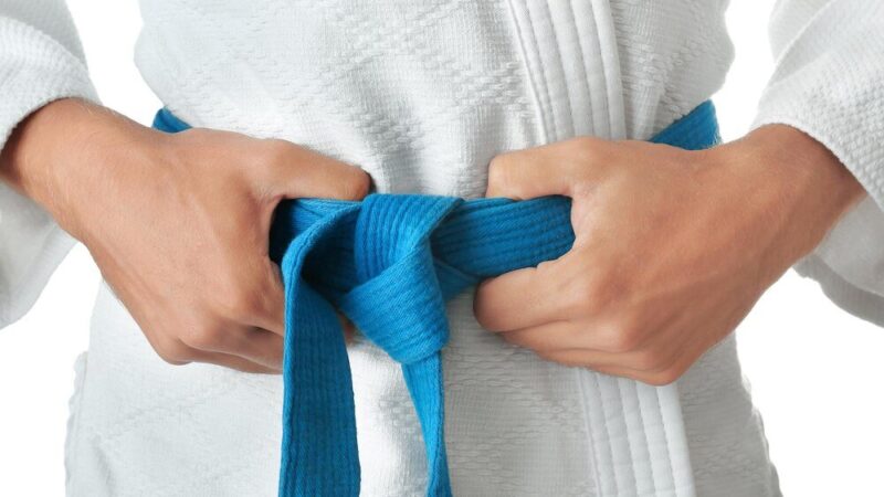 Stopnie i pasy w judo: kolory, kolejność i jak zdobyć czarny pas