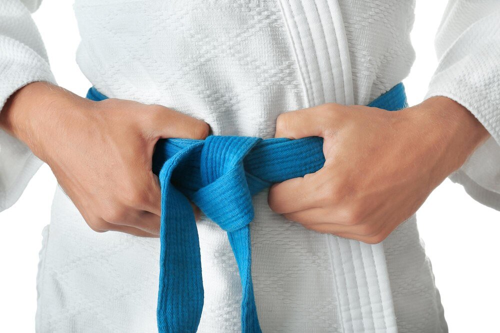 Stopnie i pasy w judo: kolory, kolejność i jak zdobyć czarny pas